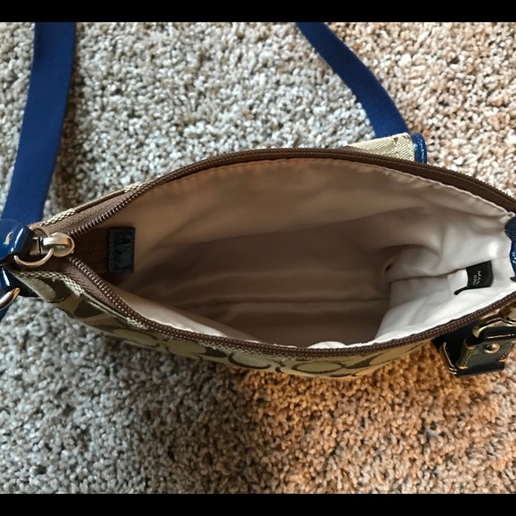 ❌SOLD❌Authentic Signature Coach Crossbody Purse - Picture 4 of 6